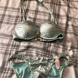 New Victoria's Secret swimsuit 32B/M